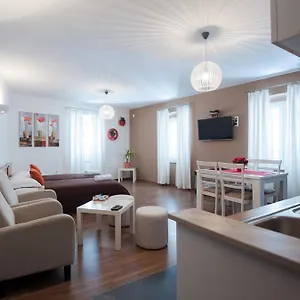 Apartment & 72 